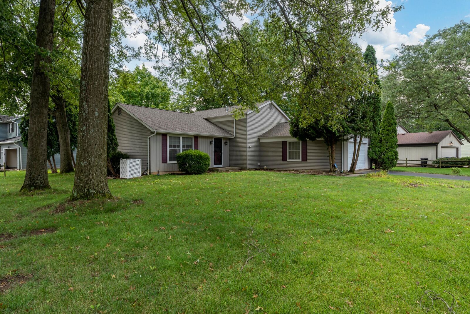 Property Photo: 6643 Glacier Avenue OH 43068