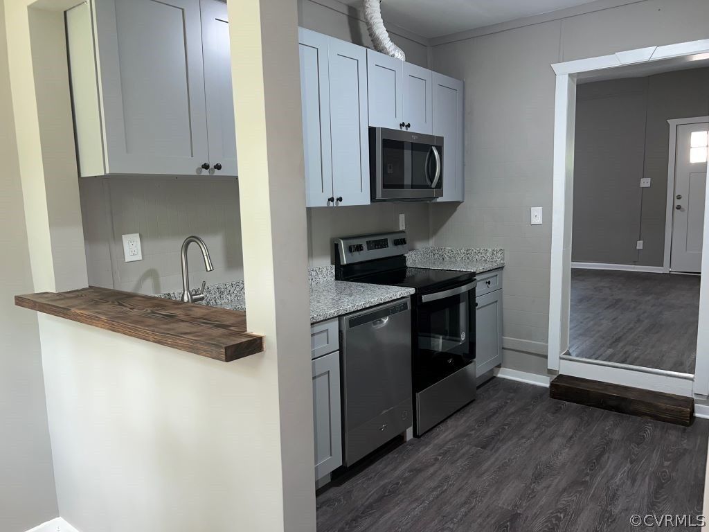 Property Photo:  1124 W Wythe Street  VA 23803 