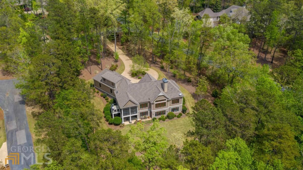 Property Photo: 1061 Walton Way GA 30642