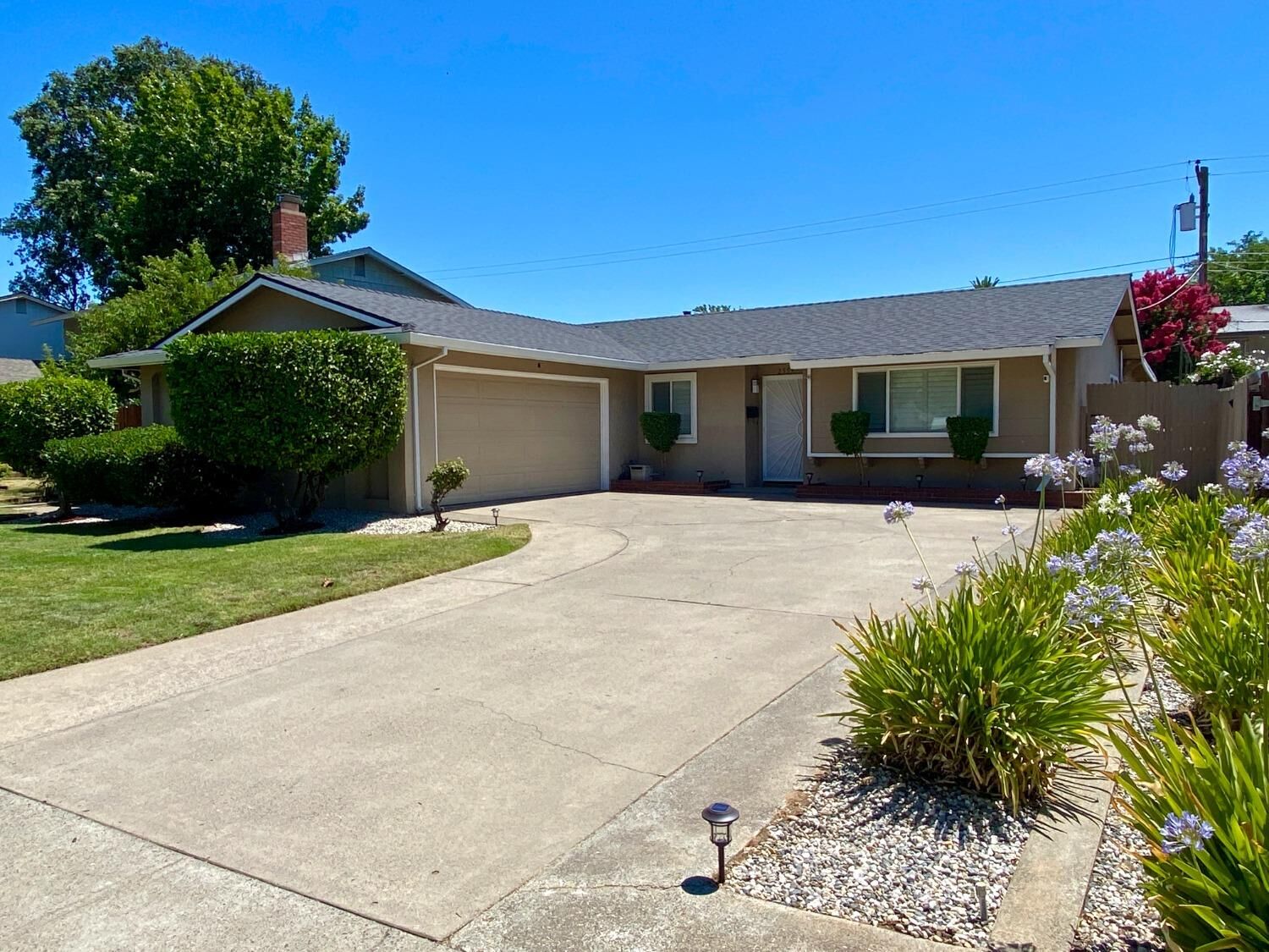 Property Photo: 2559 Stansberry Way CA 95826