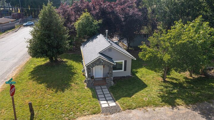 Property Photo:  926 Austin Avenue  WA 98366 