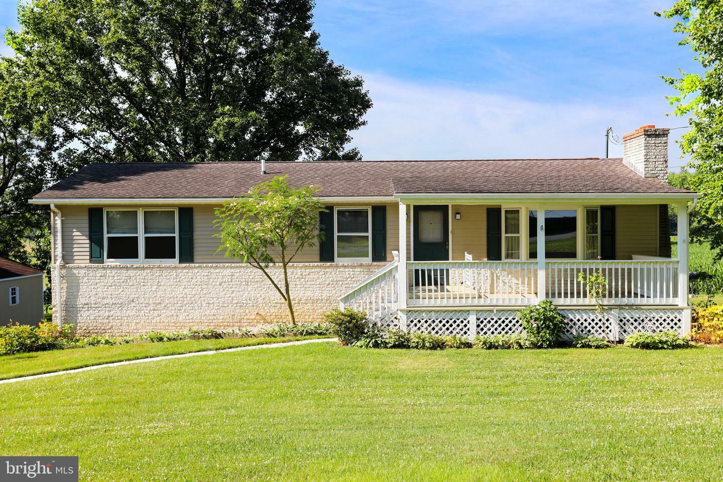 Property Photo:  2112 Hillview Drive  PA 17222 