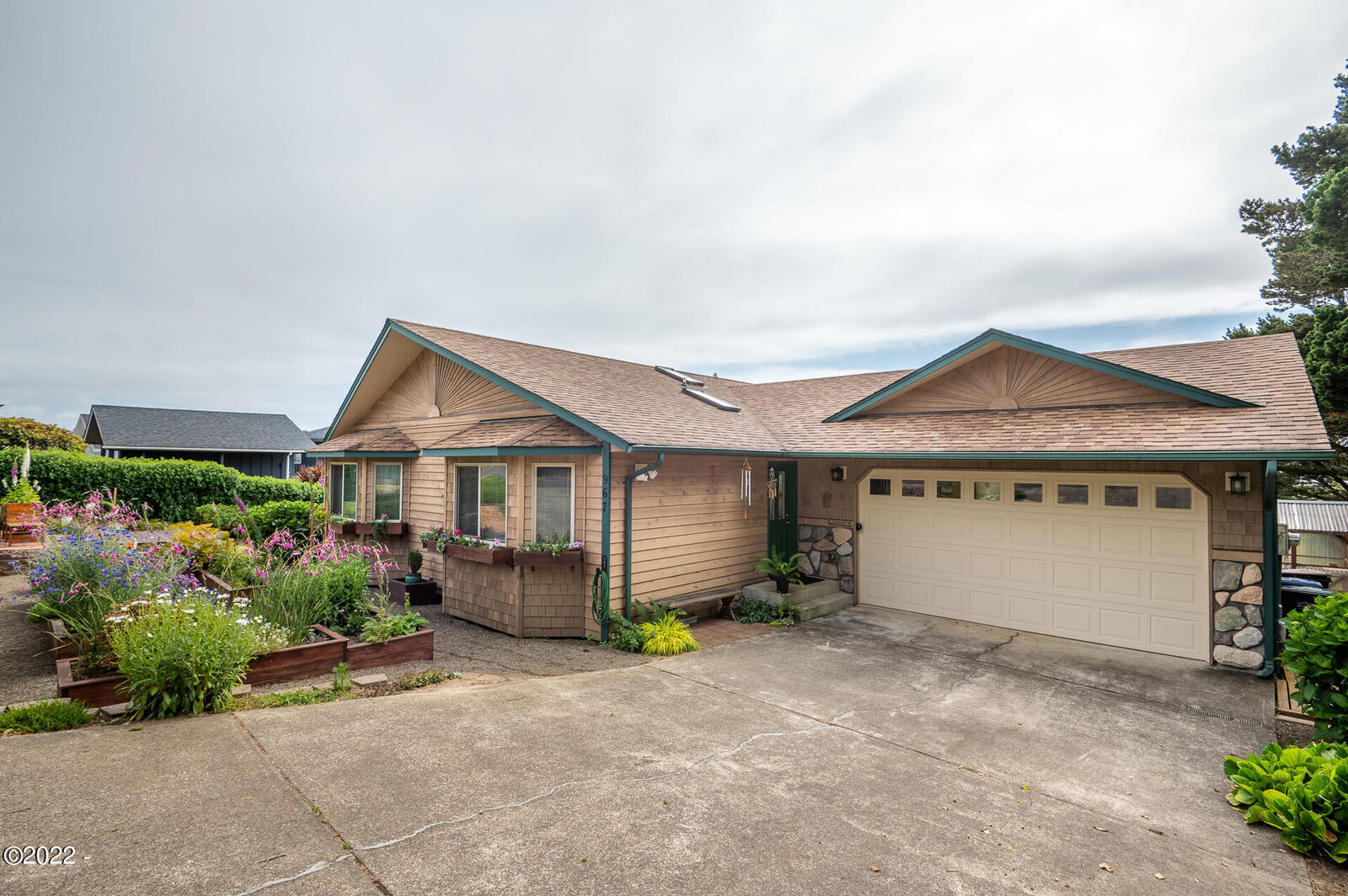 Property Photo:  967 NW Lanai Loop  OR 97376 