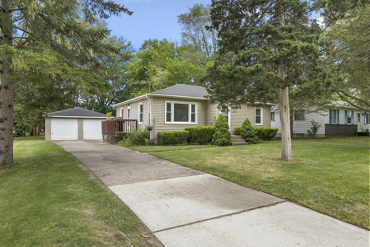 3335 Wayburn Avenue SW  Grandville MI 49418 photo