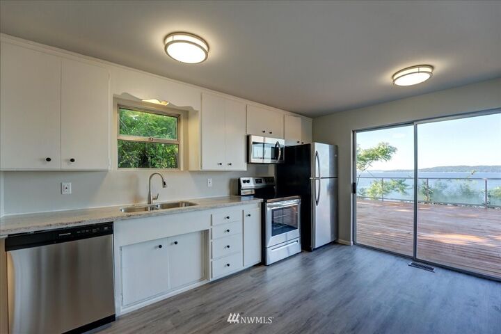 Property Photo:  2465 SW 172nd Street  WA 98166 
