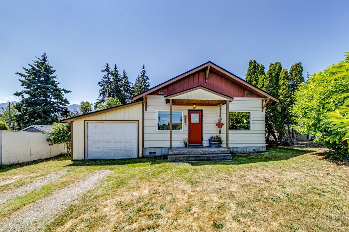 Property Photo:  1612 W Eighth Street  WA 98363 