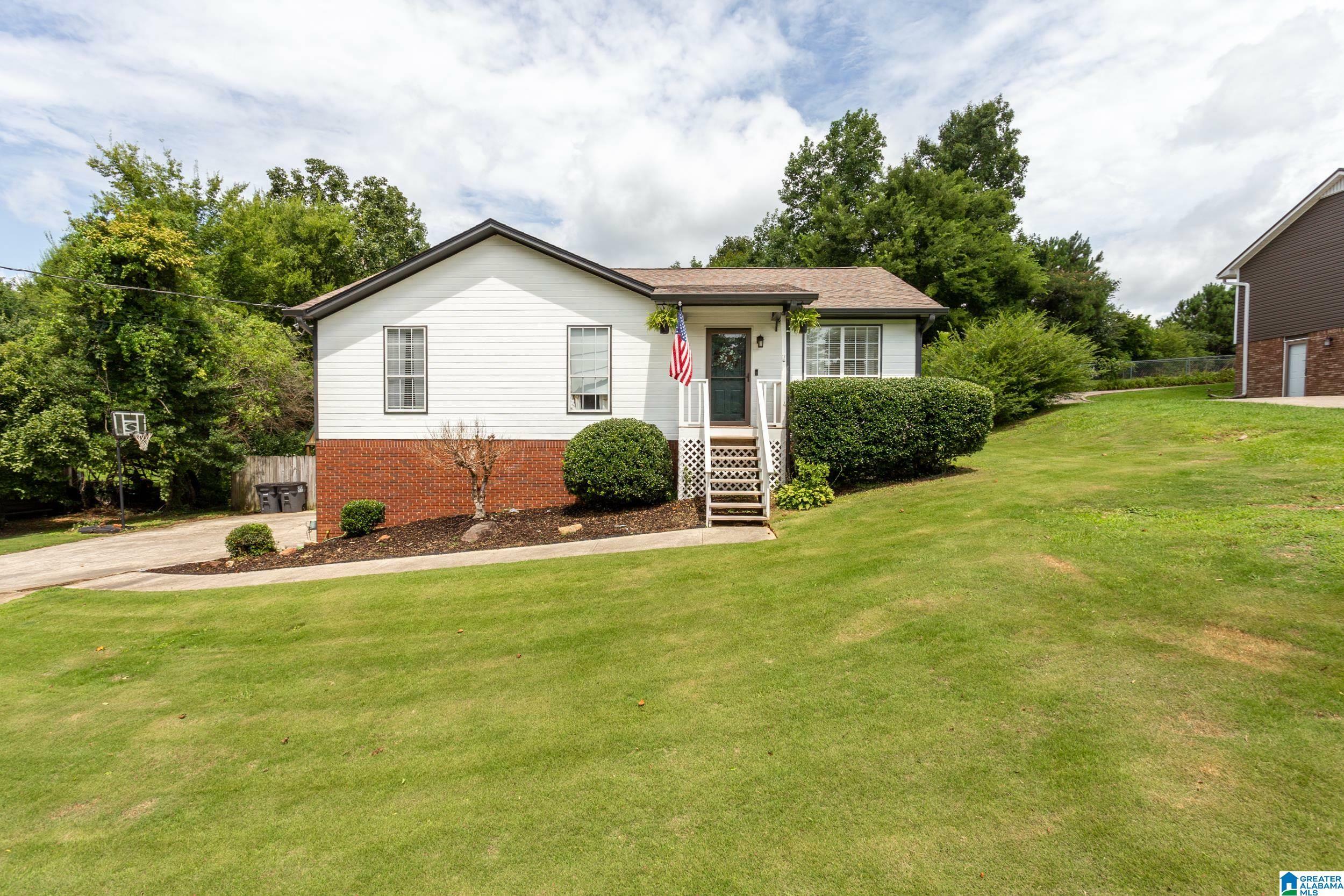 Property Photo:  105 Pinehurst Road  AL 35173 