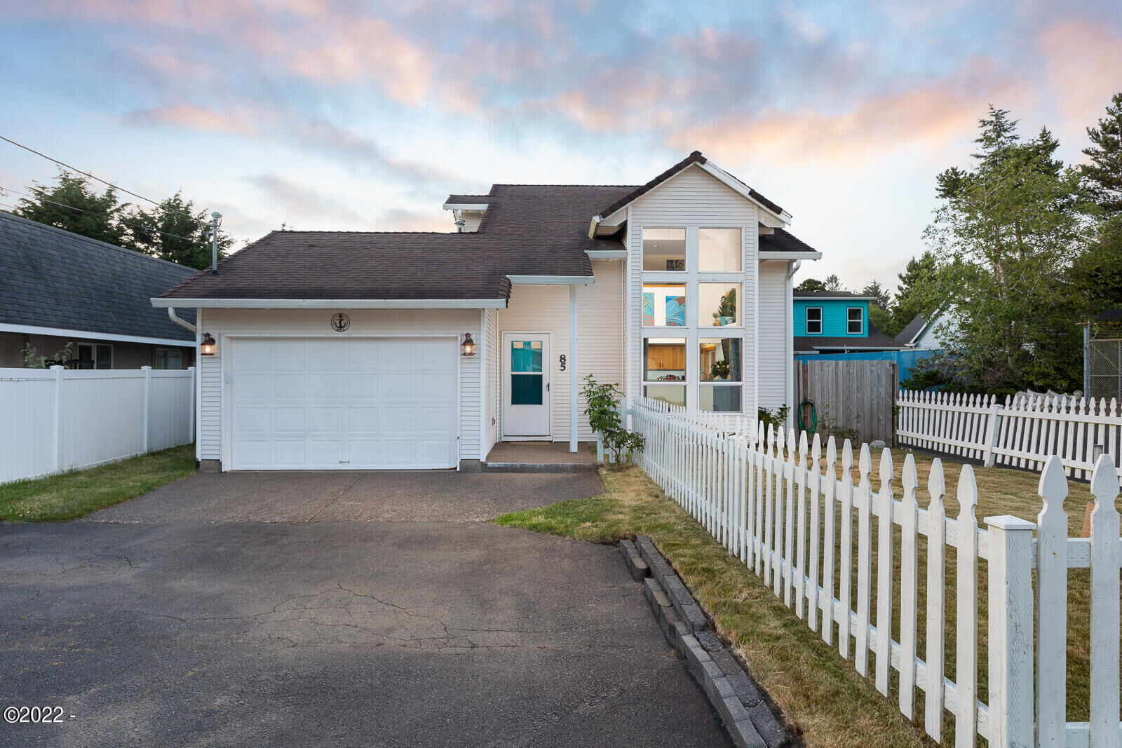 Property Photo: 85 Laurel Street OR 97388