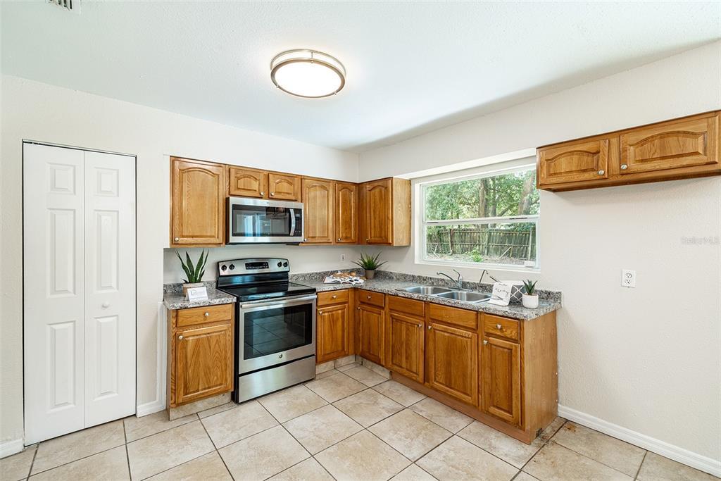 Property Photo: 1919 E Noel Street FL 33610