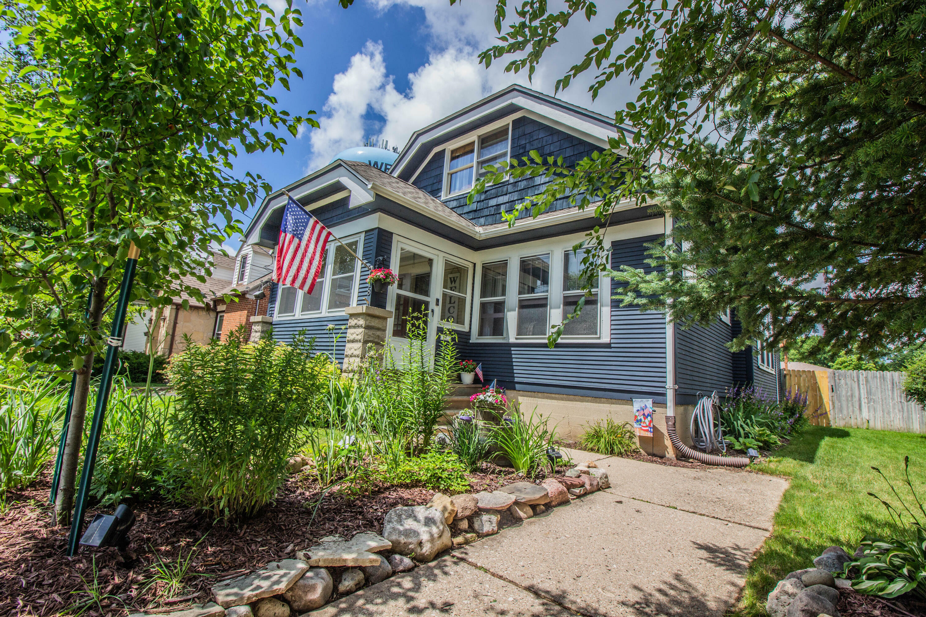 Property Photo:  918 Linden St  WI 53090 