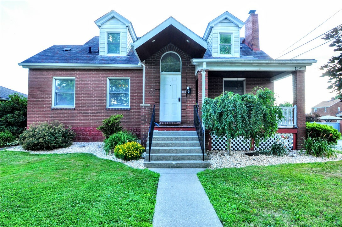 Property Photo: 402 Ekin St PA 15037