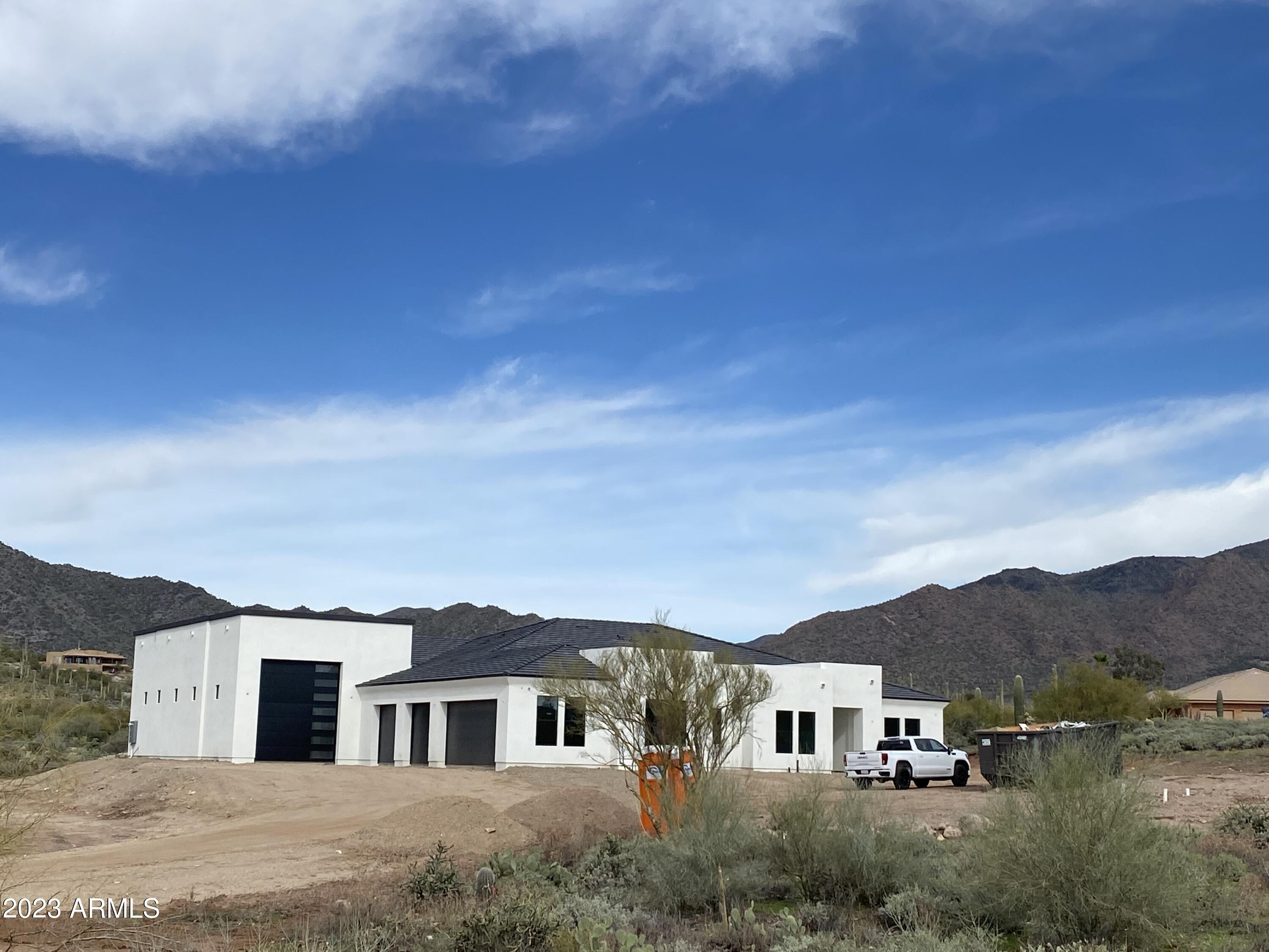 Property Photo: 6501 E Willow Springs Lane N AZ 85331