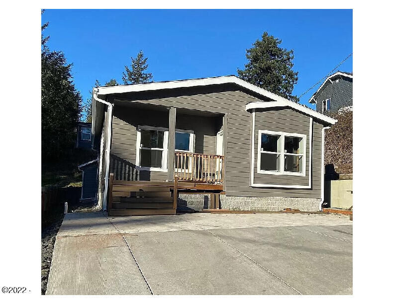 Property Photo: 560 SE 2nd Street OR 97391