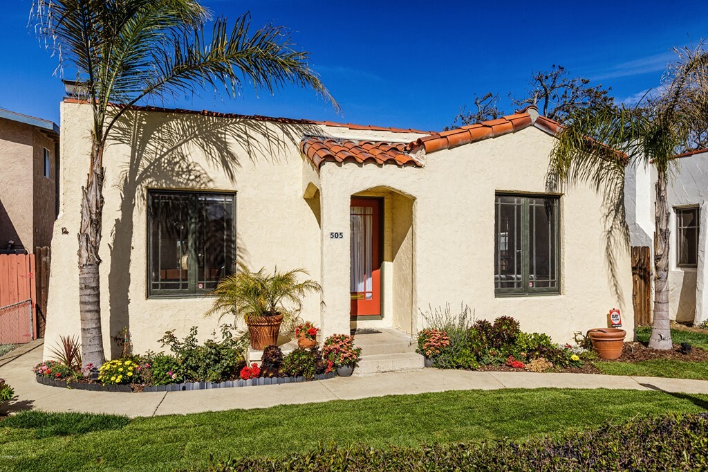 Property Photo:  505 S Catalina Street  CA 93001 