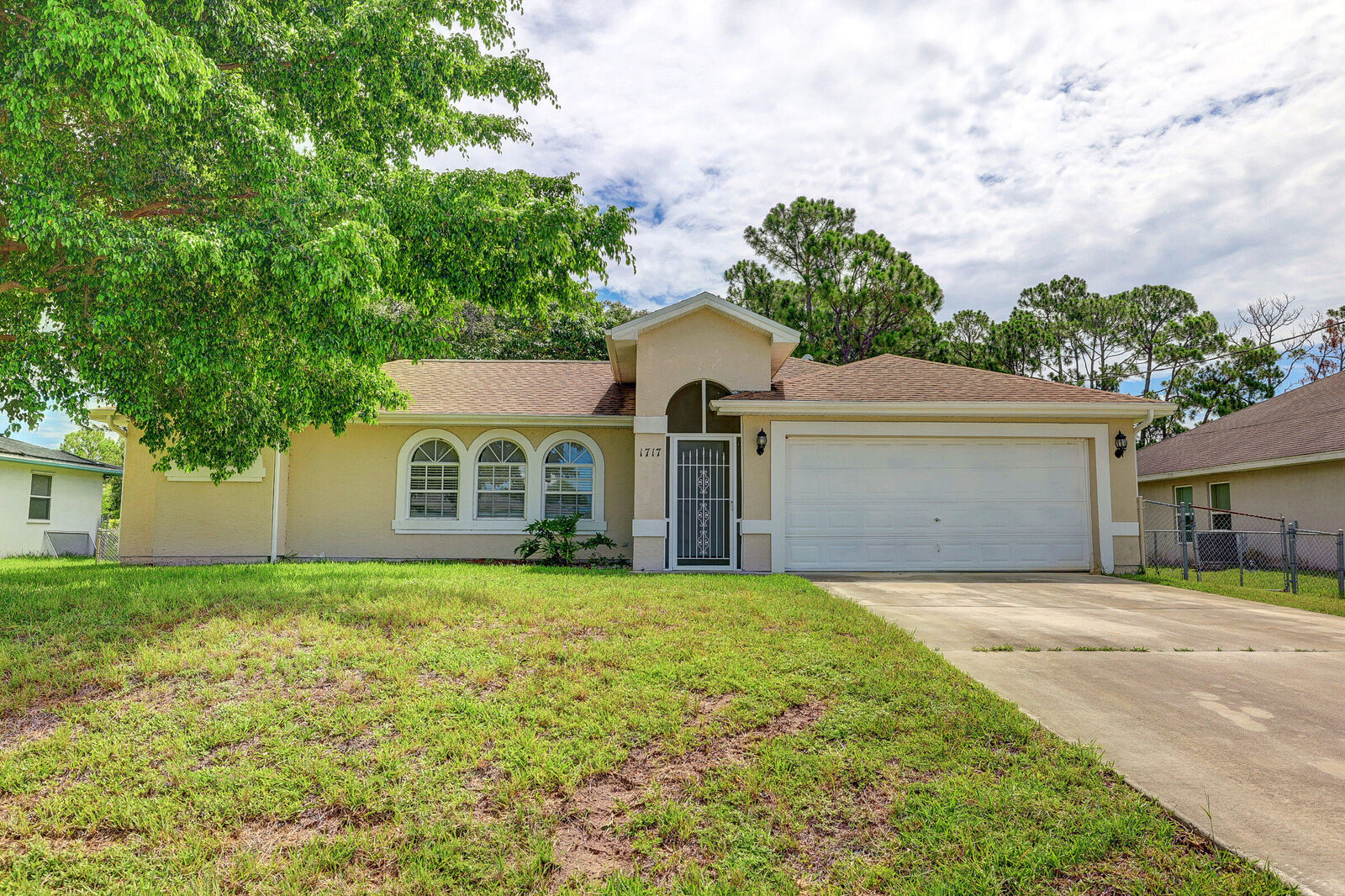 Property Photo:  1717 SW Burlington Street  FL 34984 