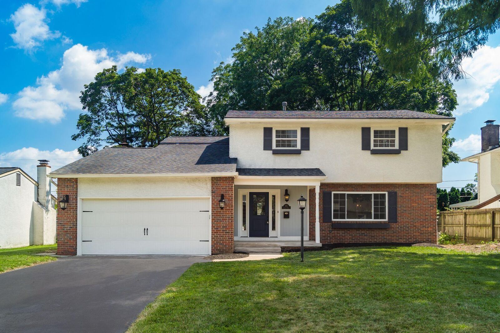 Property Photo:  975 Amberly Place  OH 43220 