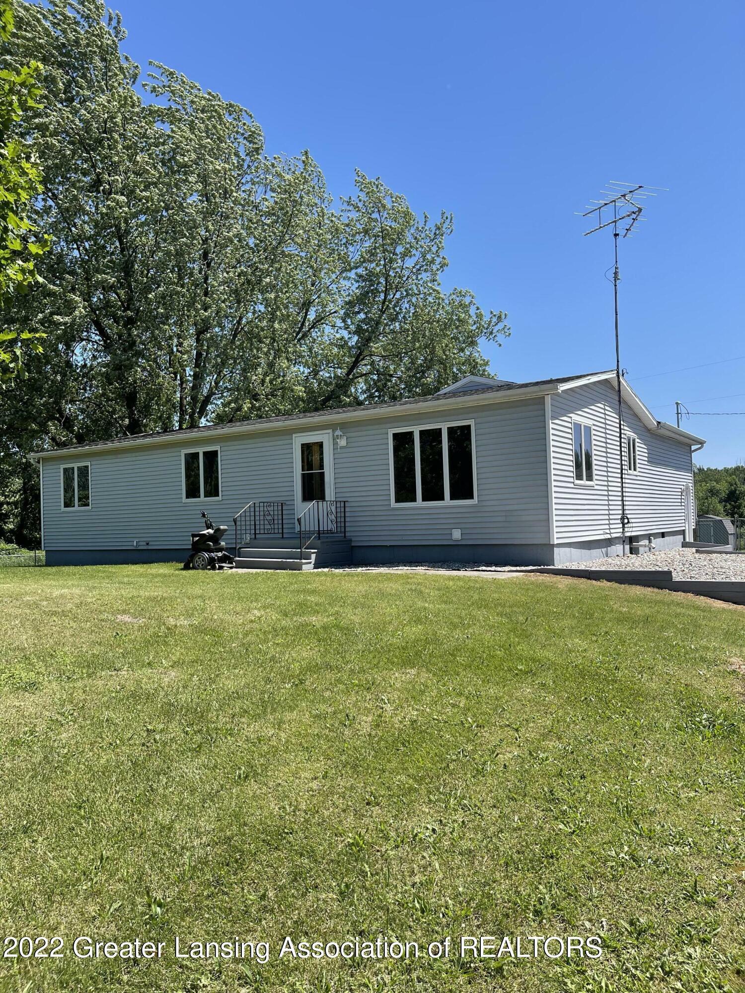 Property Photo: 957 W Adams Road MI 48880