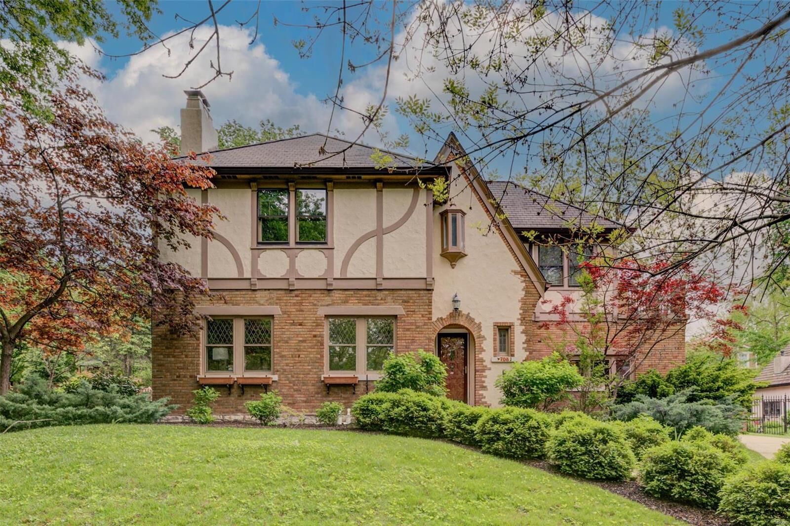 Property Photo: 708 Audubon Drive MO 63105