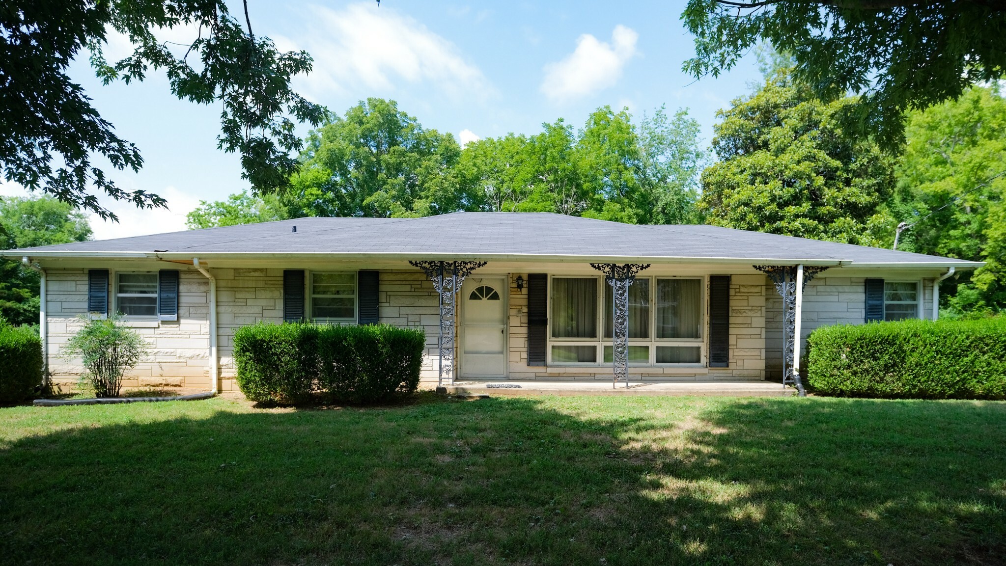 Property Photo:  816 Peninsula Dr  TN 37066 