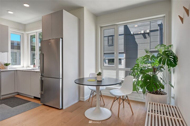 Property Photo:  2615 Franklin Avenue E B  WA 98102 