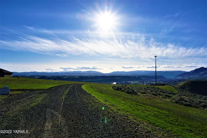 Nka Grace Hill Dr  Selah WA 98942 photo