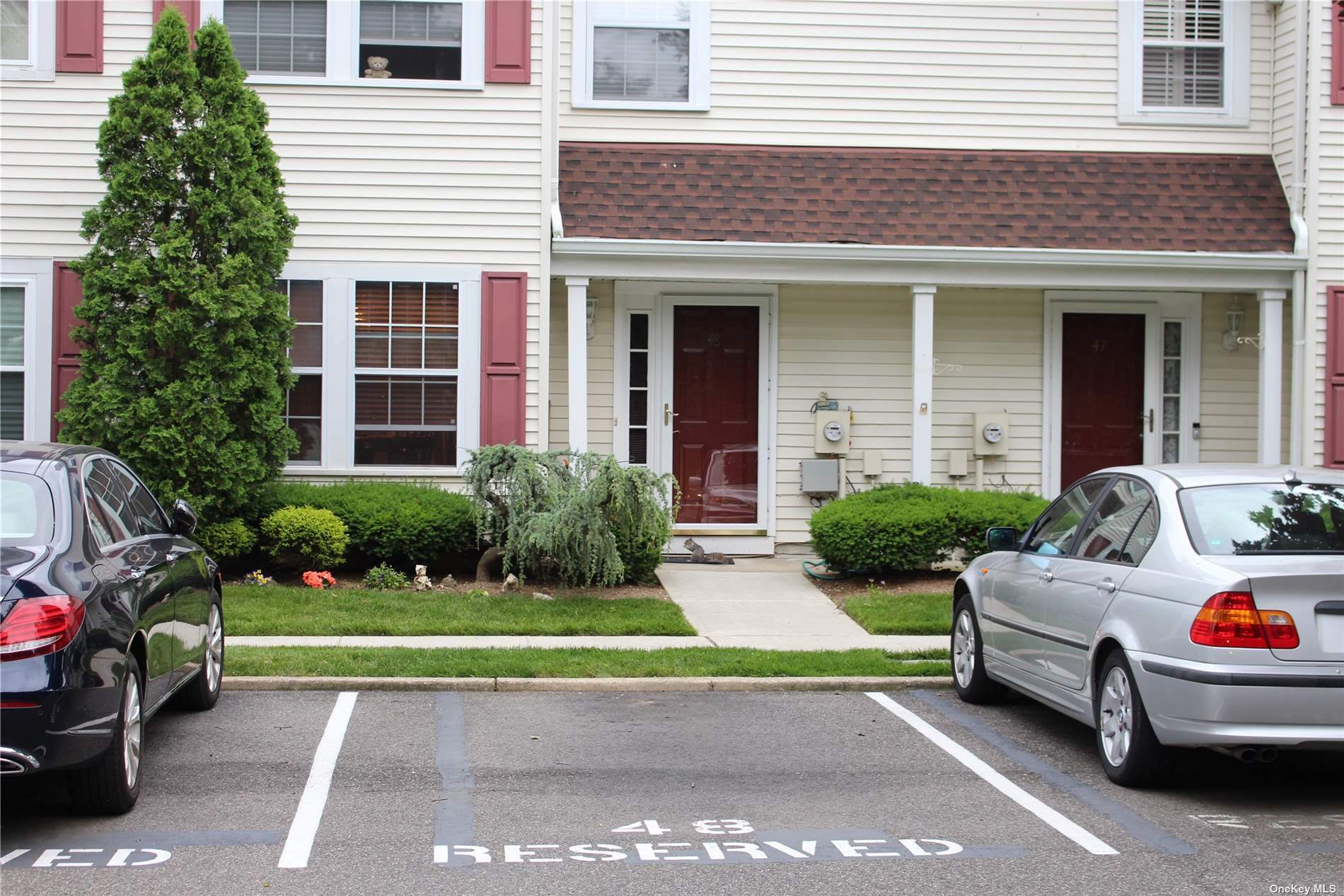 Property Photo: 48 Stratford Green 48 NY 11735