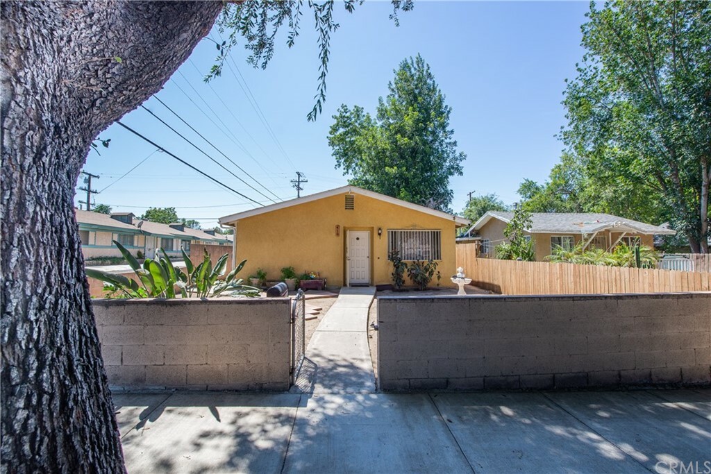 Property Photo:  410 Fuller Street  CA 92879 