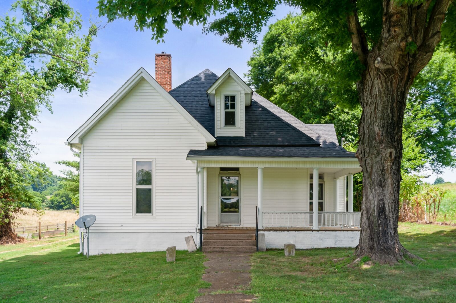 Property Photo: 1325 Main St TN 38472