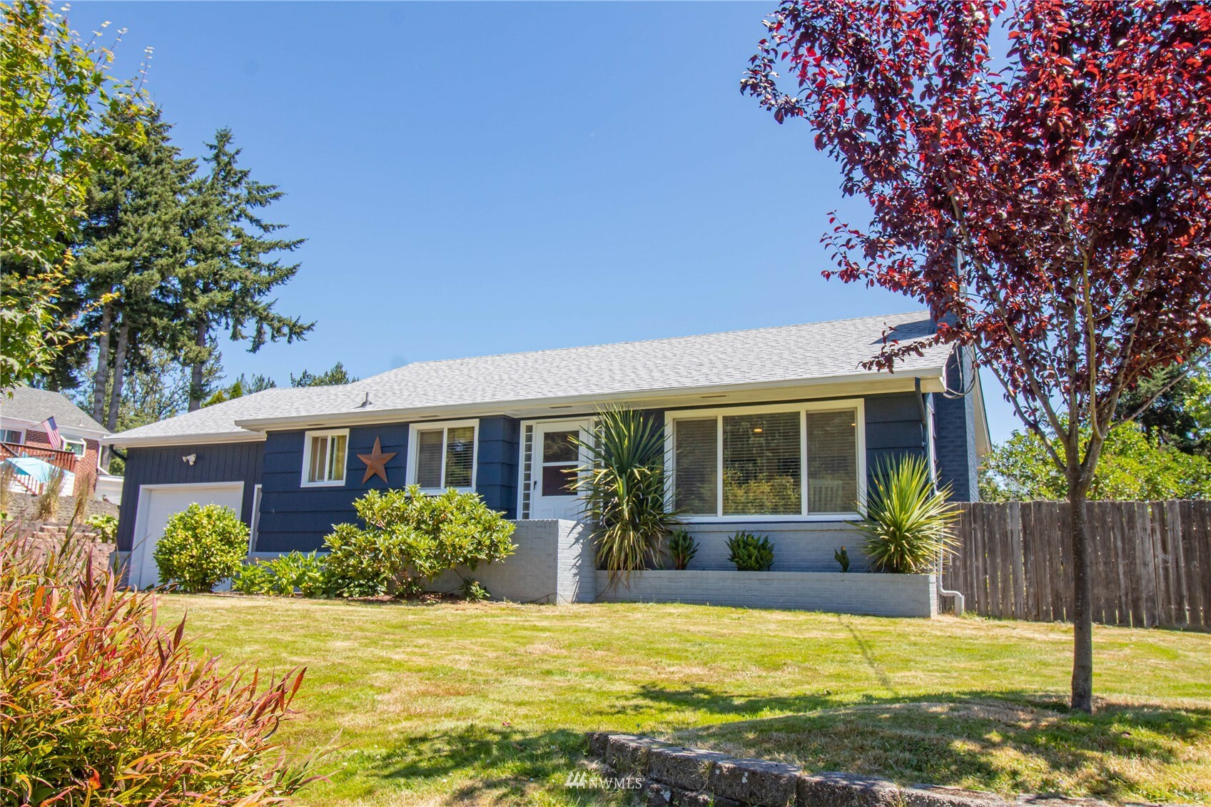 Property Photo:  210 N 21st Avenue  WA 98626 