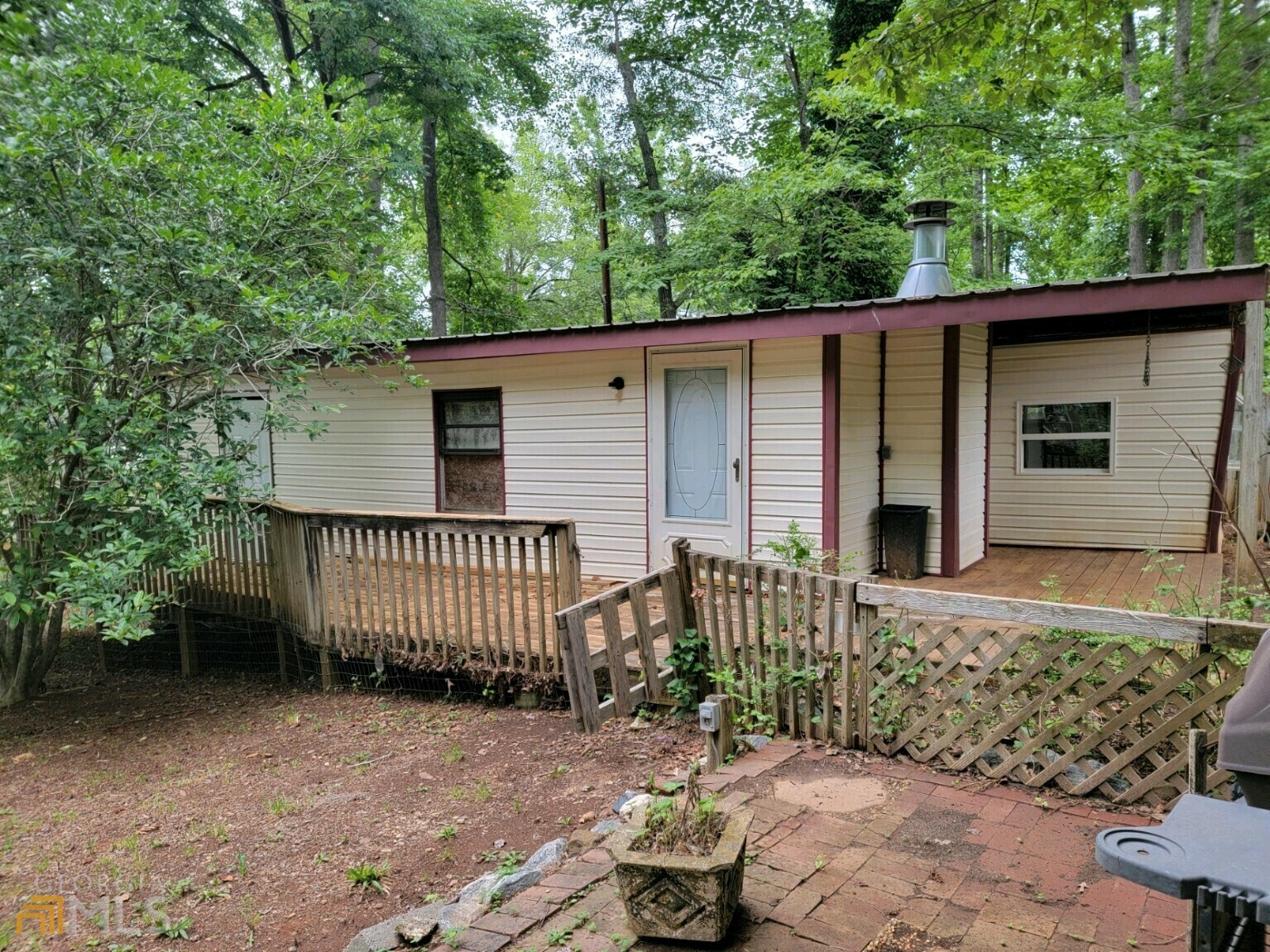 Property Photo:  110 Elizabeth Circle  GA 30233 