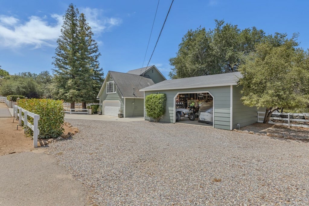 Property Photo:  15520 Wyeport Road  CA 92065 