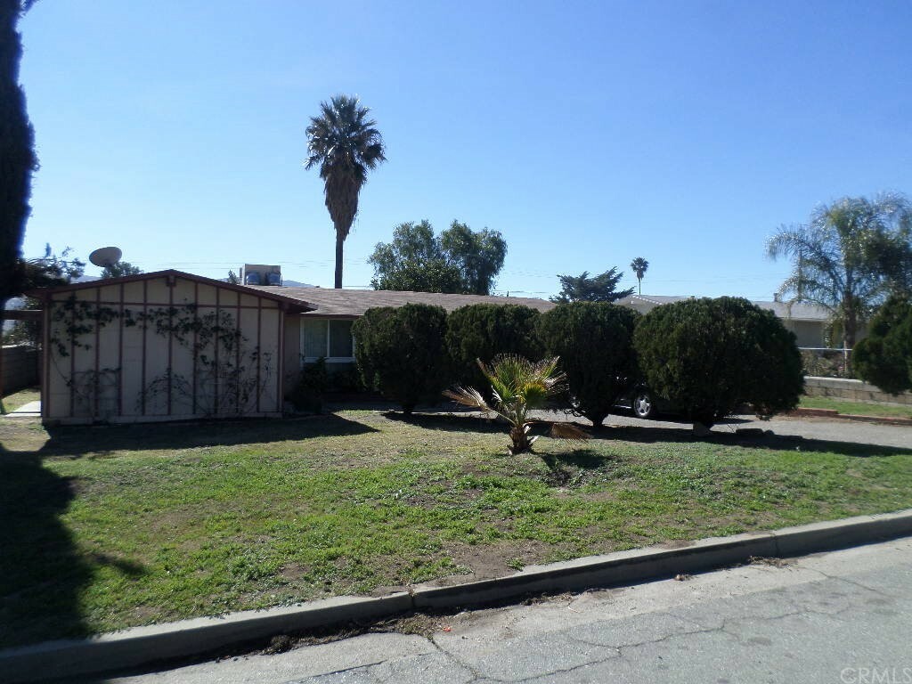 514 E Repplier Road  Banning CA 92220 photo