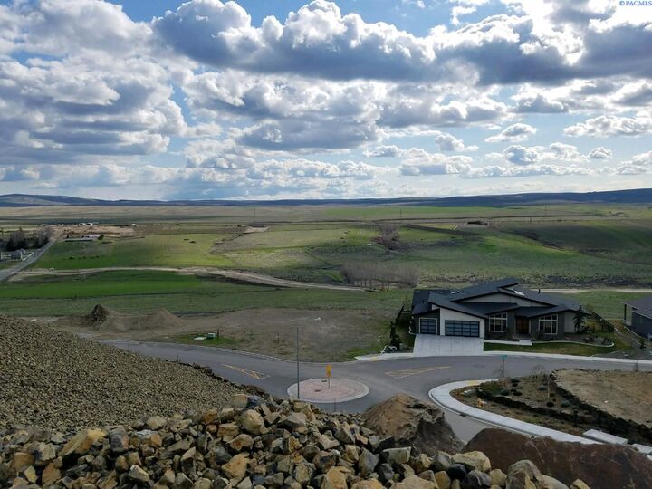 Property Photo:  6935 W 22nd Place Lo14  WA 99338 