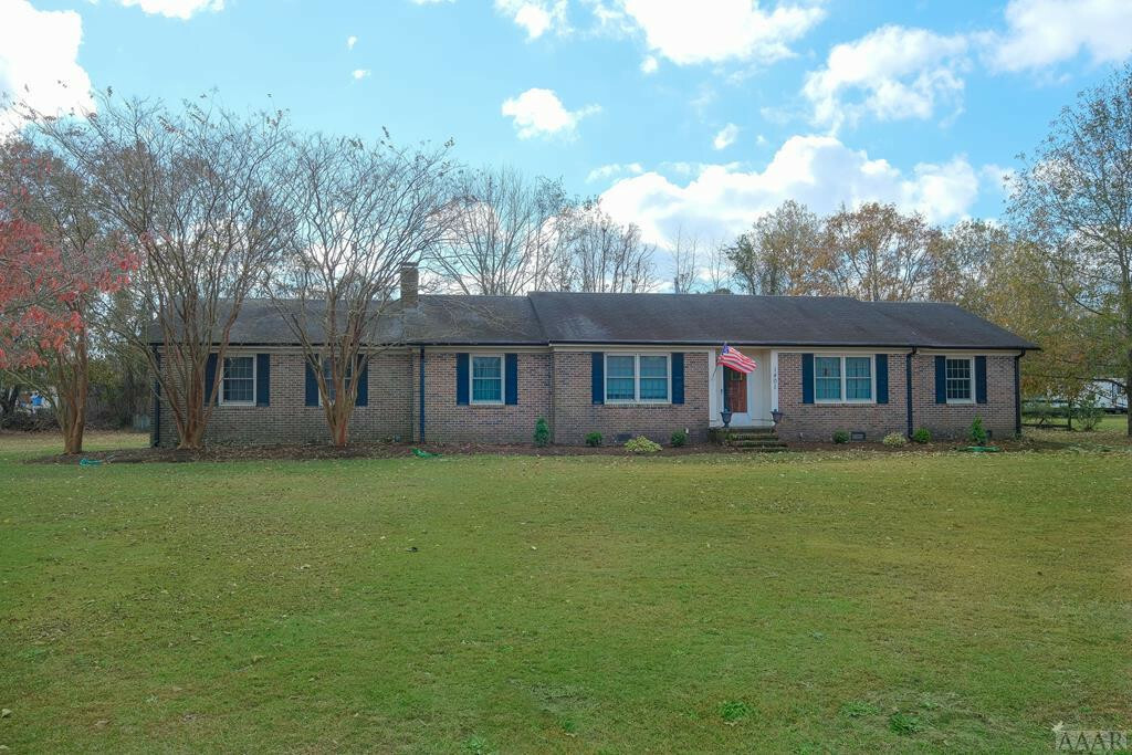 Property Photo:  1401 W Queen Street  NC 27932 