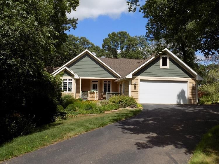 Property Photo:  247 Saddle Ridge Lane  WI 54022 