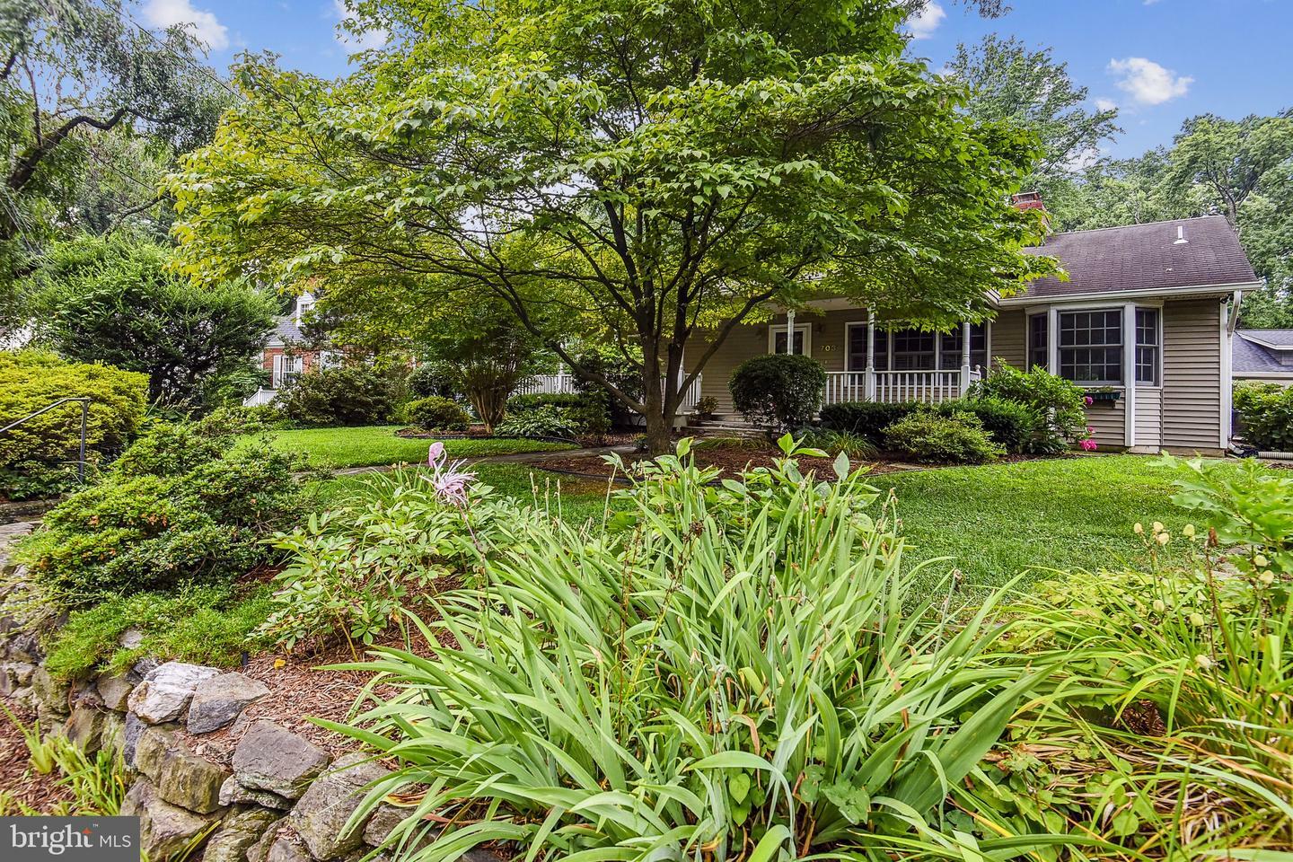 Property Photo: 703 Poplar Drive VA 22046