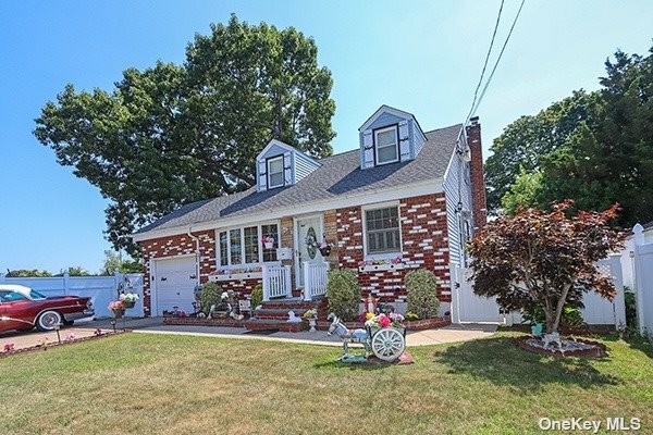 Property Photo:  268 N 8th Street  NY 11714 