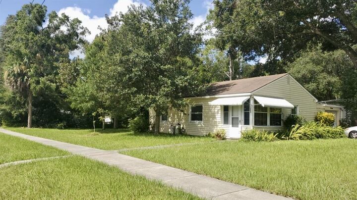 Property Photo:  1400 S Locust Avenue  FL 32771 
