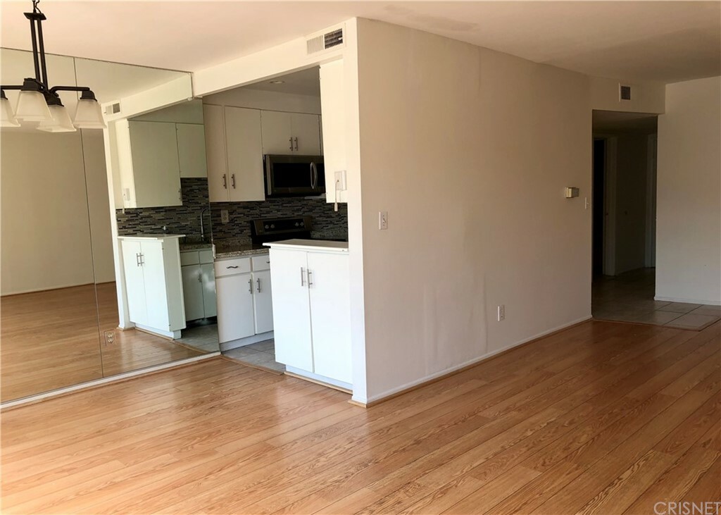 Property Photo: 5412 Lindley Avenue 113 CA 91316