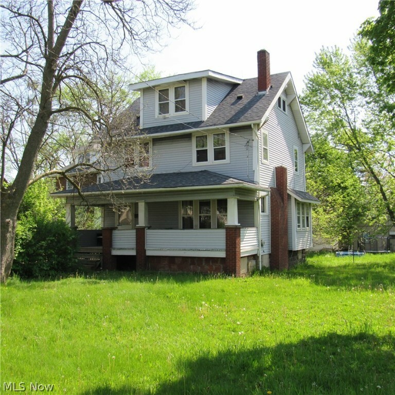 Property Photo: 1419 East Avenue OH 44307