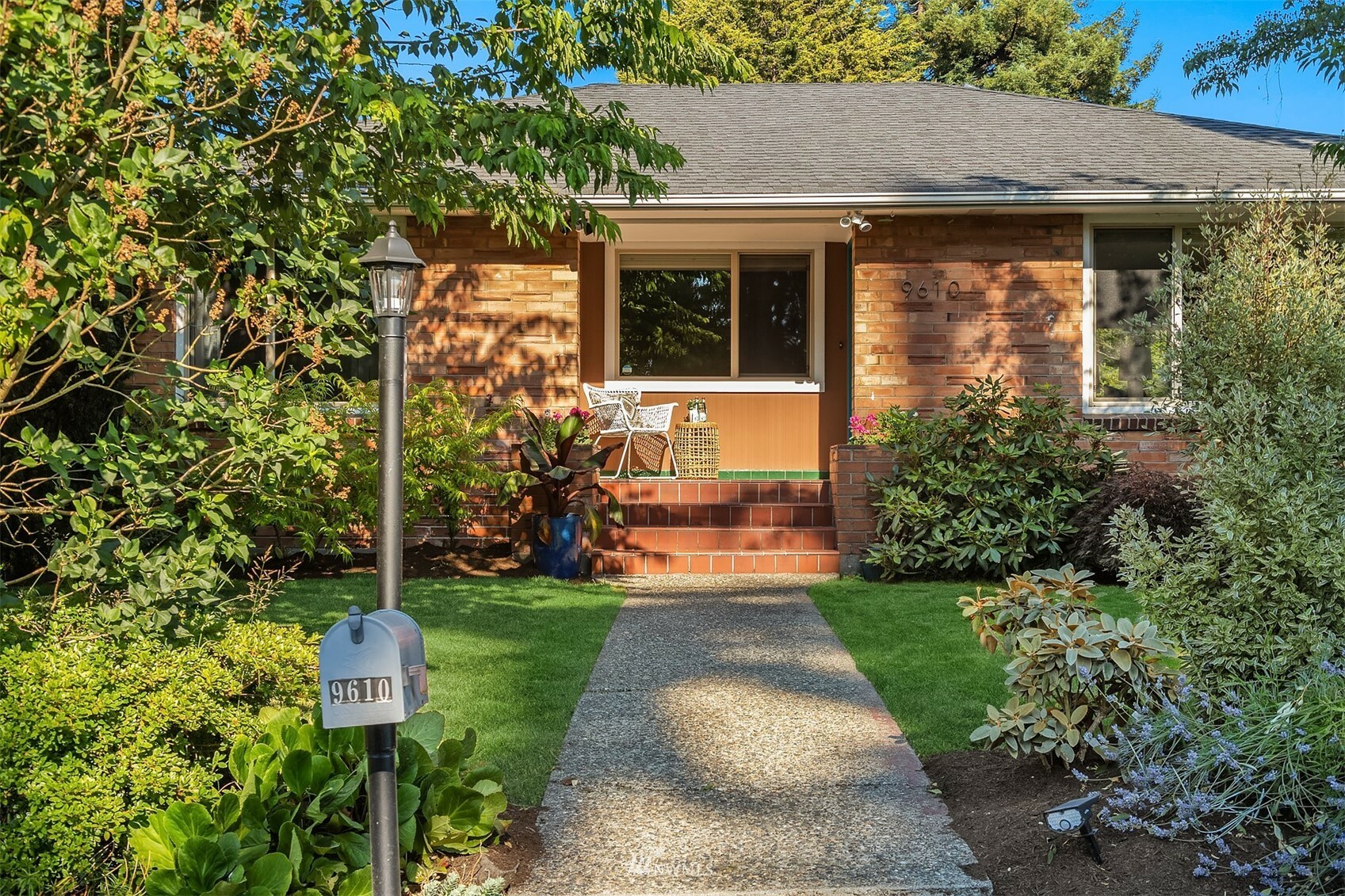 Property Photo:  9610 17th Avenue NW  WA 98117 