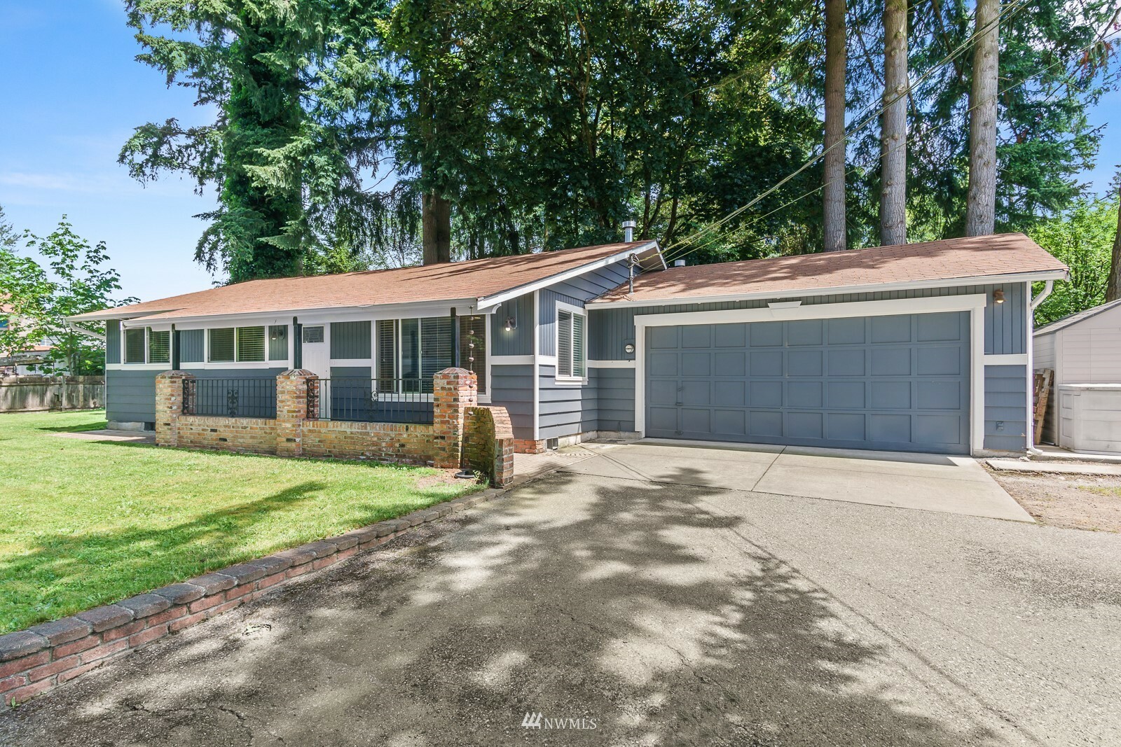 Property Photo:  1927 Jefferson Way  WA 98087 