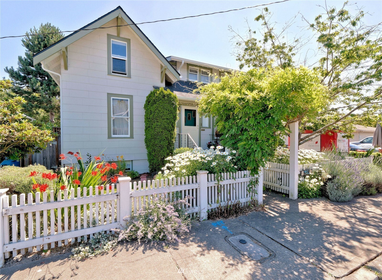 Property Photo:  528 Williams Avenue S  WA 98057 