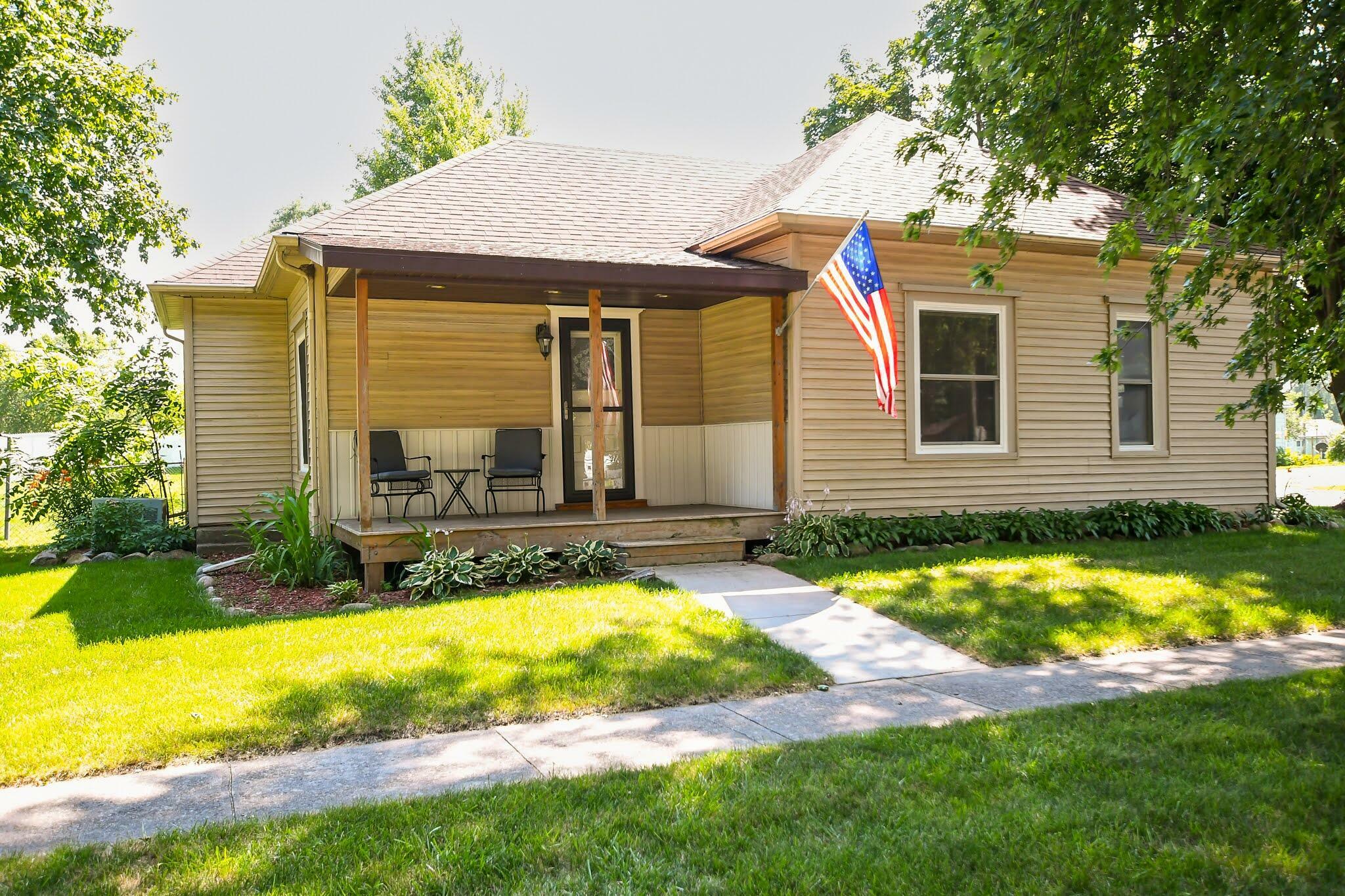 Property Photo:  123 W Maple Street  IA 50122 