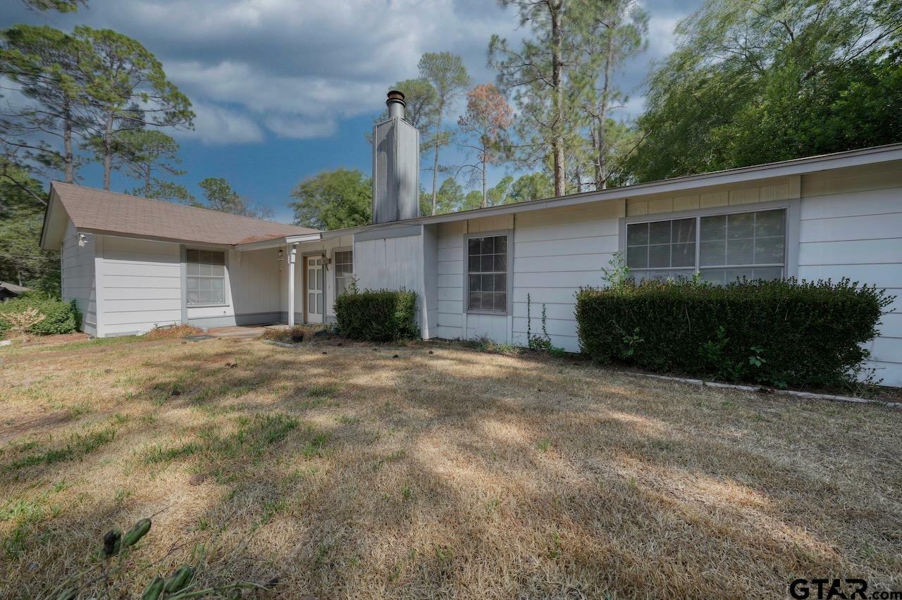 Property Photo:  215 Treetop  TX 75771 