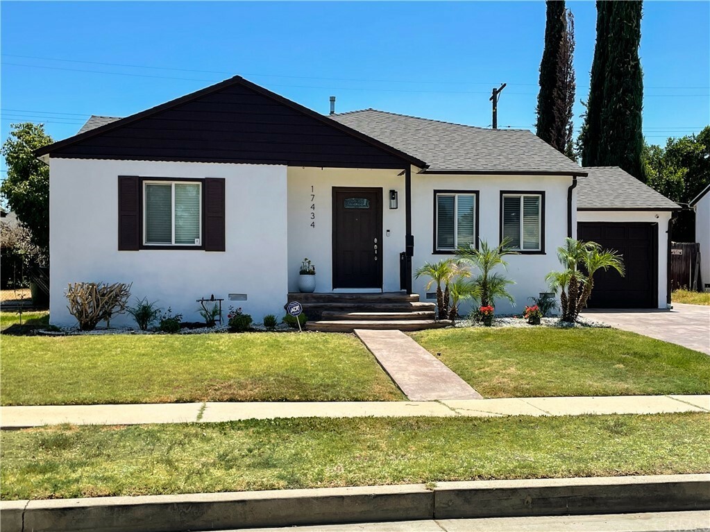 Property Photo:  17434 Tiara Street  CA 91316 