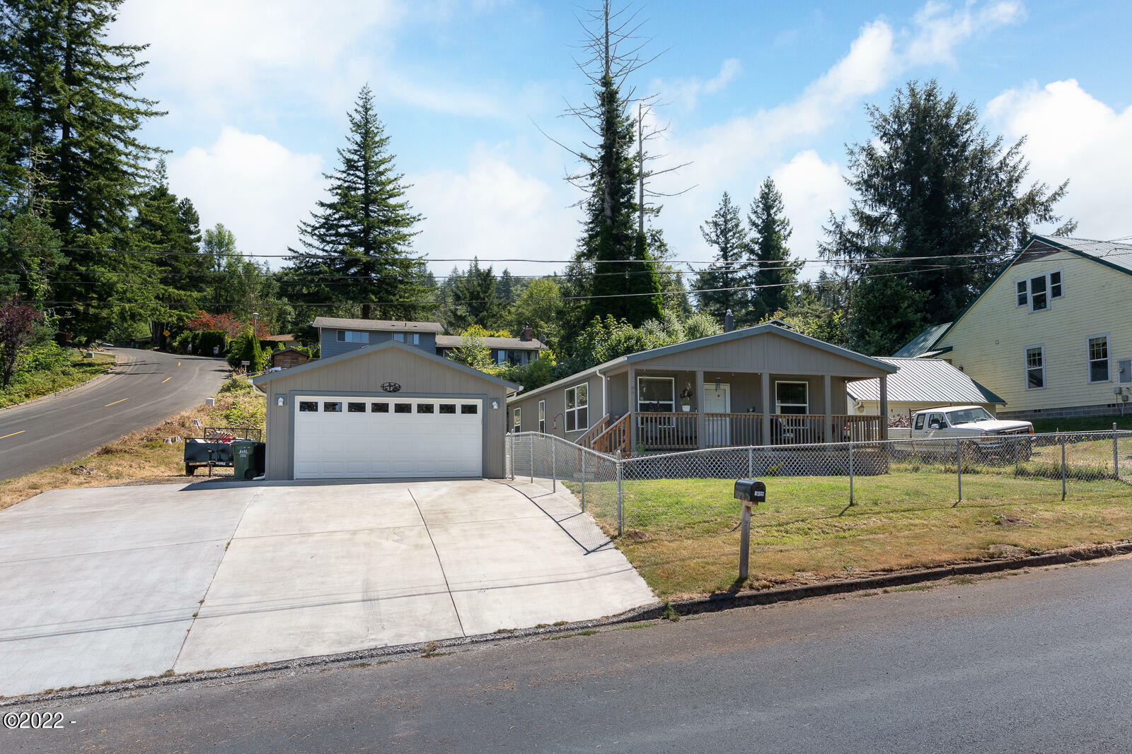 Property Photo:  1809 SE Alder Ln Drive  OR 97391 