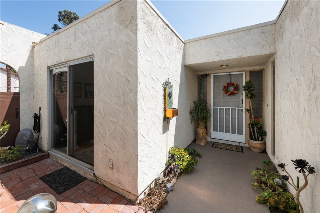 Property Photo:  30729 Calle Chueca  CA 92675 