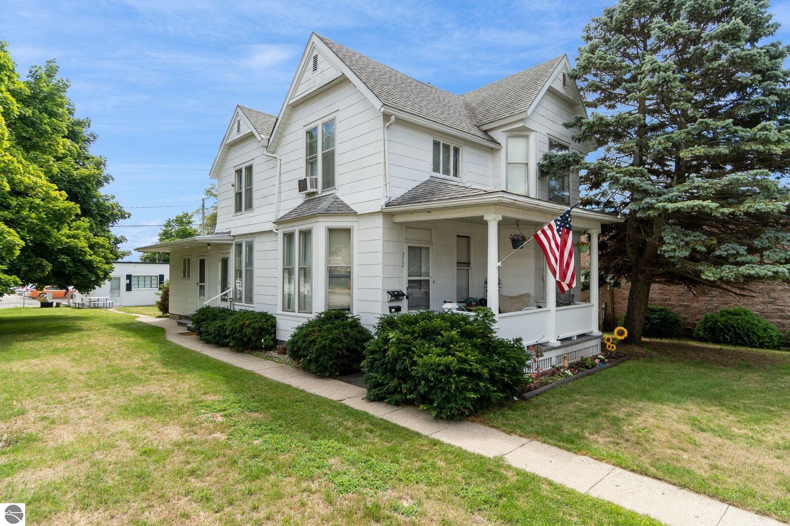 Property Photo:  312 Woodworth Avenue 312 1/2 Woodowrth  MI 48801 