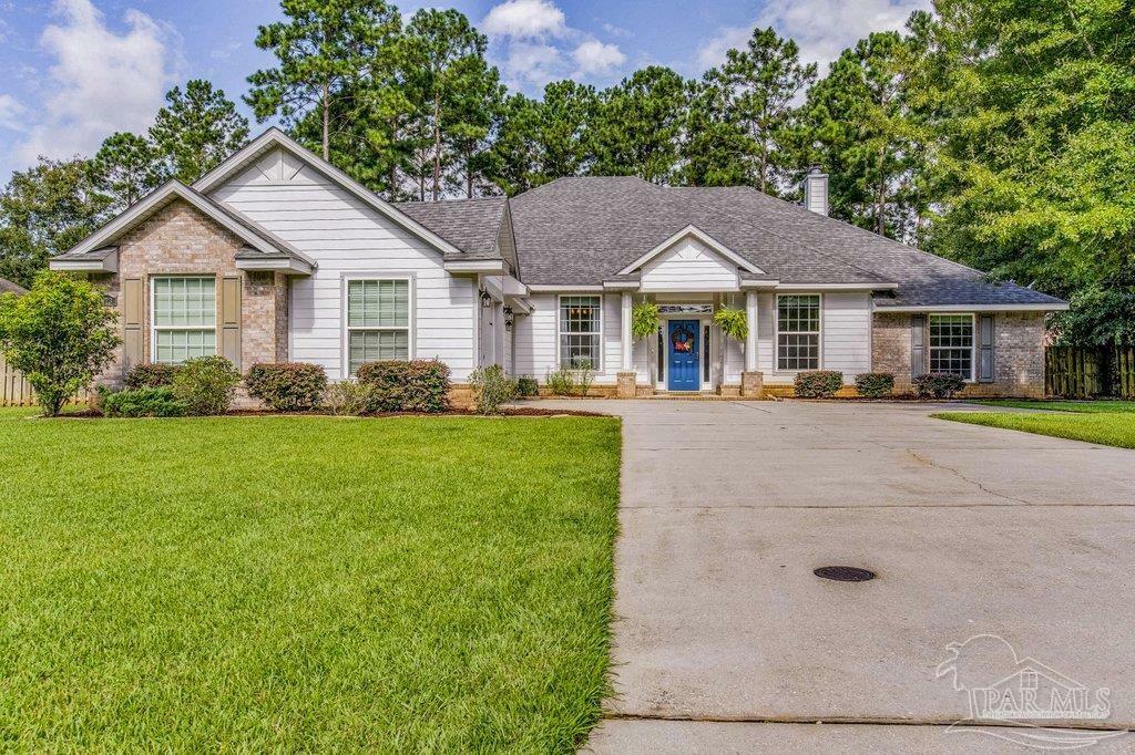 Property Photo: 5923 Augustine Dr FL 32571